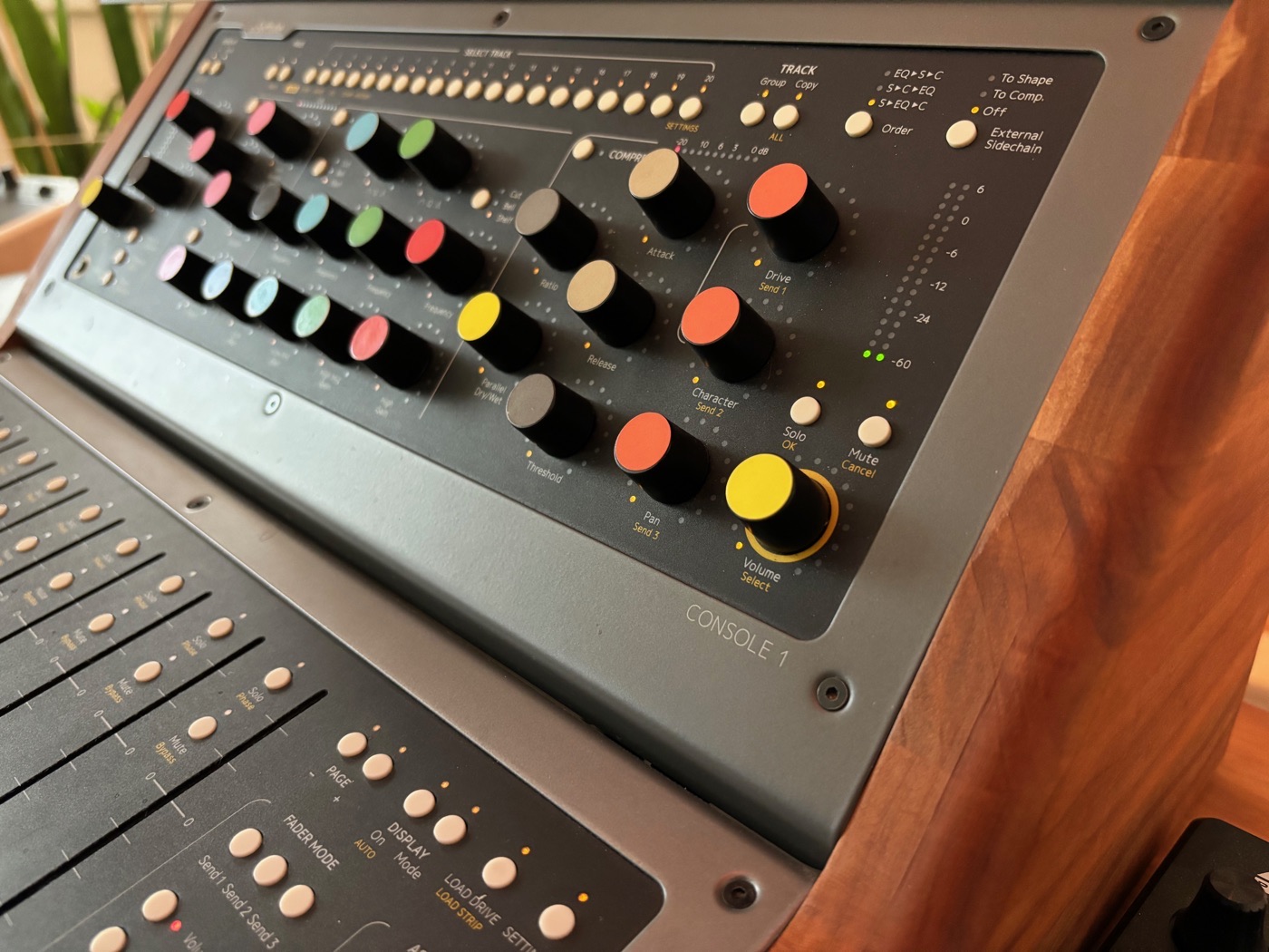 Console 1 im Walnussgehäuse